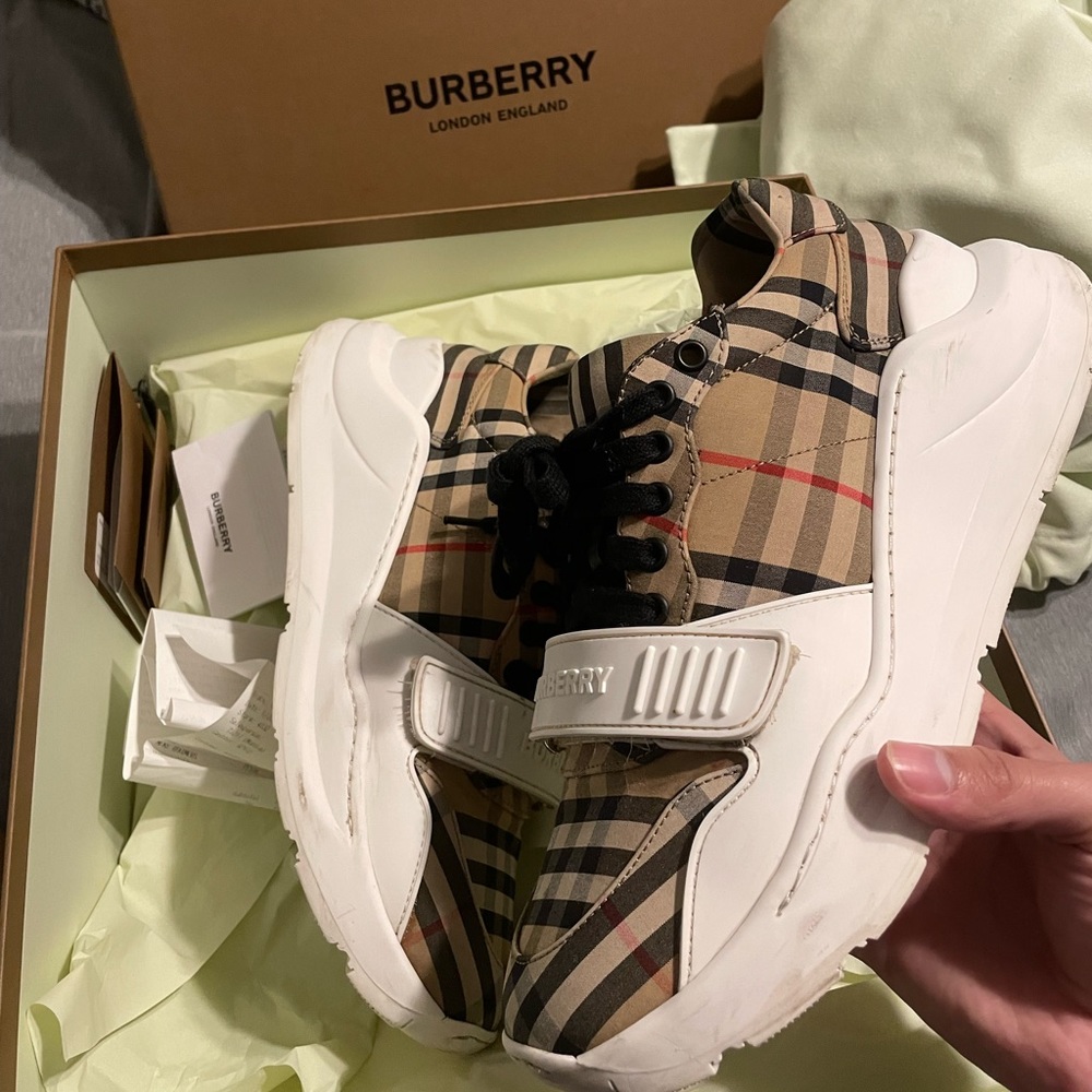 Burberry sneaker Regis size 41 (8US) - Picture 2 of 8